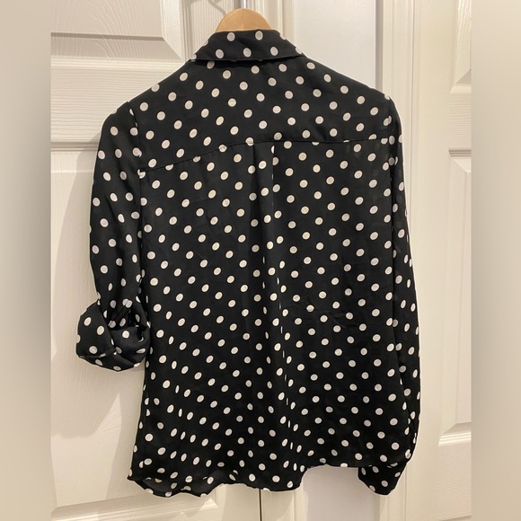 Black polka dot collared button up in silky fabric- size 6 - Picture 5 of 5